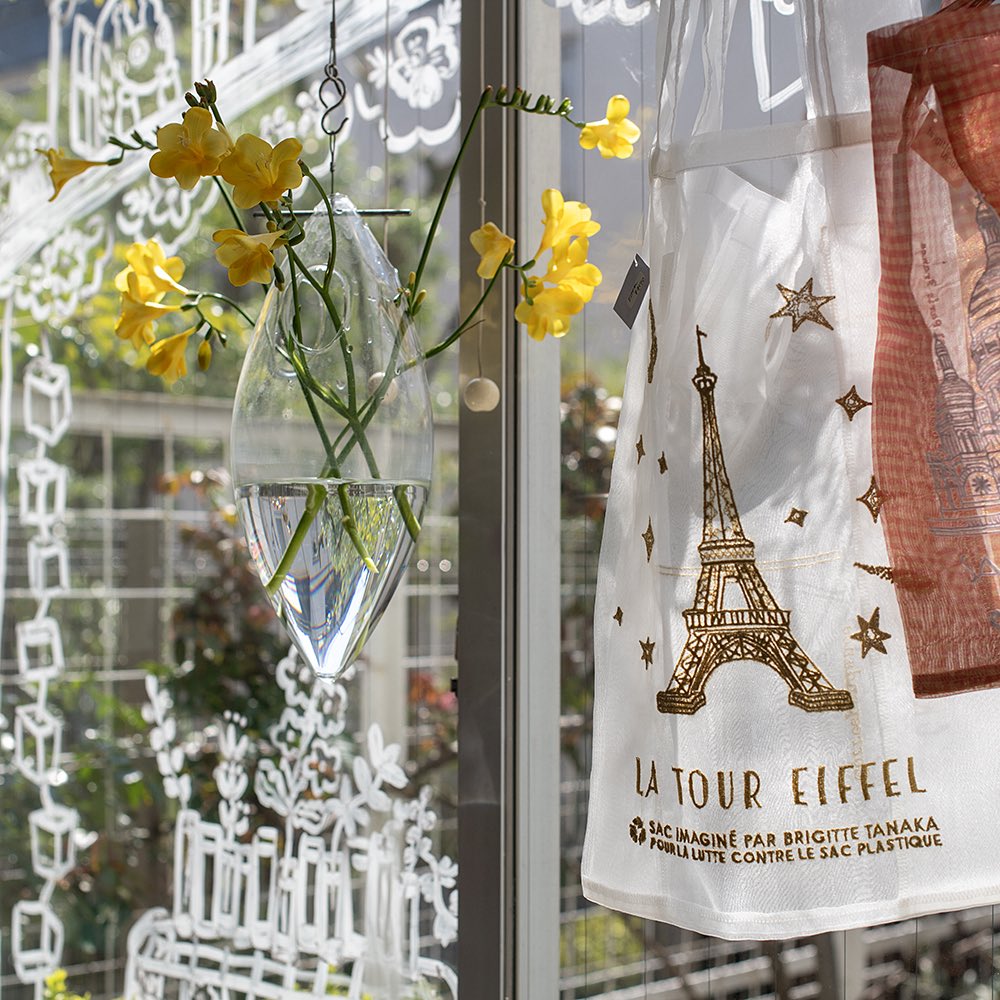 douxdimanche's tweet image. こんにちは🇫🇷今日も6PMまで、みなさまのお越しをお待ちしています

ツェツェ・アソシエ 「四月の花器」と「なまけものの花器」は、植物をさすだけで簡単にフラワーアレンジが楽しめる花器💐

そろそろ春のお花も出回る時期。季節のお花をご自宅でも取り入れてみてくださいね
2dimanche.shop-pro.jp/?mode=cate&amp;amp;cbi…