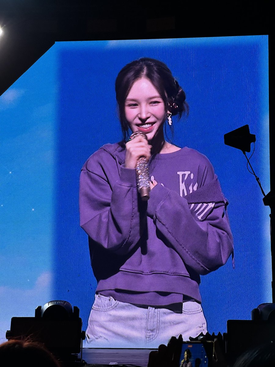 nmcabbage's tweet image. Still stuck in this moment. 

Hindi pa umuwey yung kaluluwa ko 🥹

#WENDY #WEALIVE #웬디
#WENDY_WORLDTOUR
#WENDY_WORLDTOUR_MANILA #WEALIVE_IN_MANILA