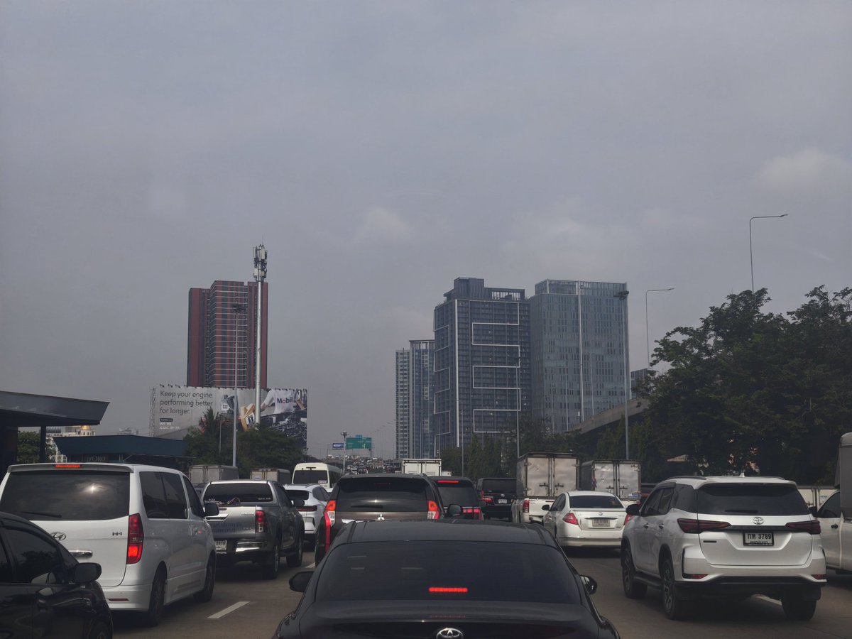 BushidoFire's tweet image. การจราจร บนทางด่วน ด่านศรีนครินทร์ ติดยาว.. เส้นทางไป ดินแดง แจ้งวัฒนะ บางนา..ดาวคะนอง
cc.@js100radio @fm91trafficpro