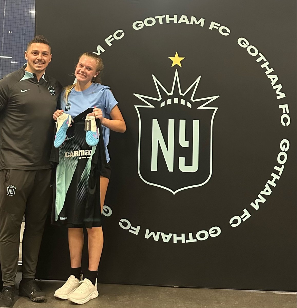 Lilah Helwig tweet media