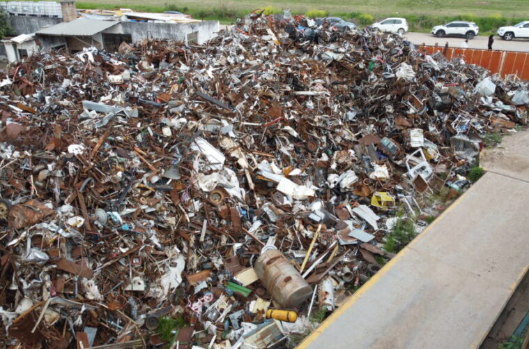 [♻️] La chatarrería de la concejal libertaria de Paraná Romina Todoni, otra vez incumplió los plazos para la limpieza, traslado y desalojo del predio de Avenida Circunvalación. 
entreriosahora.com/chatarreria-to…