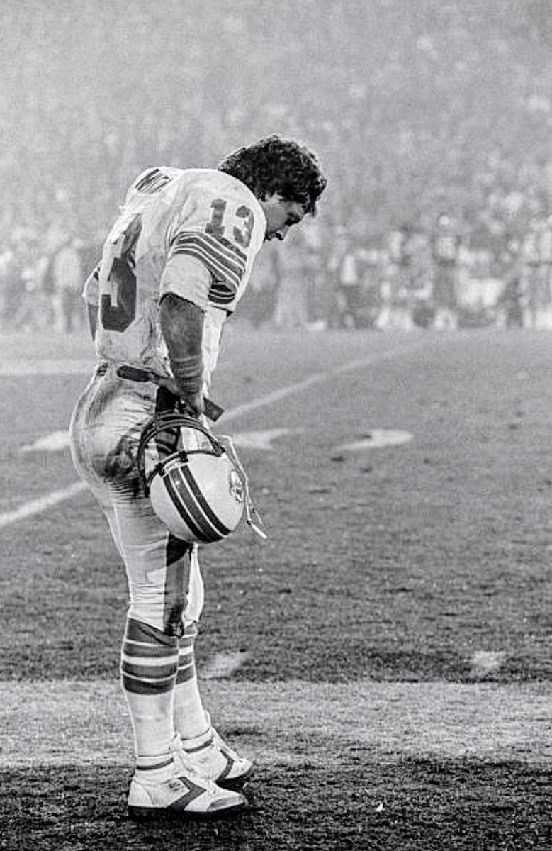 I thought he'd get back there.
Hell, we all thought he would.

A heartbreaking day for him in Super Bowl XIX, 41 years ago today.

But man, what an absolutely epic 1984 season the #Dolphins' Dan Marino had. One for the ages