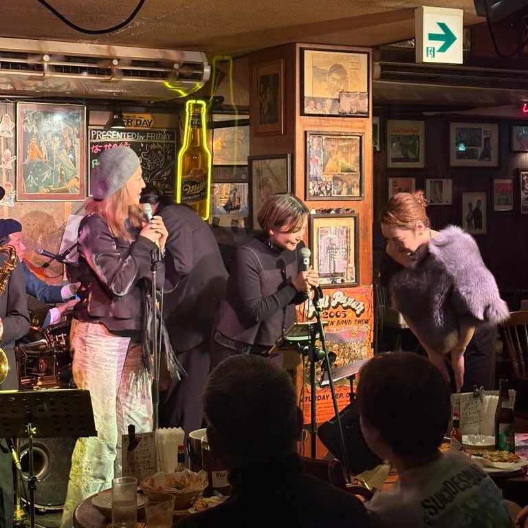 先日の＃長者町FRIDAY での #なかの綾 feat.BLOODEST SAXOPHONE のライブ 
#北嶋美穂 さん <a href="/SunsetBreeze847/">Sunset Breeze（FMヨコハマ）DJ北島美穂</a>と 
#鈴木まひる  さん<a href="/kkr_maiu/">ジェイワンホームズ 心にまいう～ 一輪・二輪・サンバ！</a>が見に来てくだいました。
なんと！不具合のハプニングを2人がトークで繋いでくださった😭あらためてありがとうございました🙇
#sb847 #今夜もおきばりさん