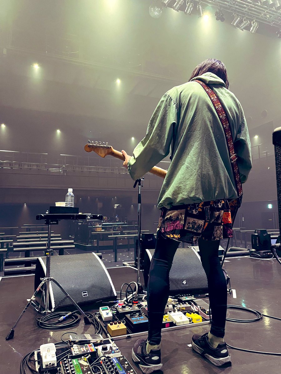 改めてIV IV I BLOODツアーZepp Fukuokaでした
衣装届かなくて会場直結のモールでみんなで衣装を探すという面白イベントのおかげか凄い良いライブになった笑
自分は会場まで走って行ったからランニングの格好で演っても良かったんだけど🏃‍♂️

残り3本が楽しみ〜