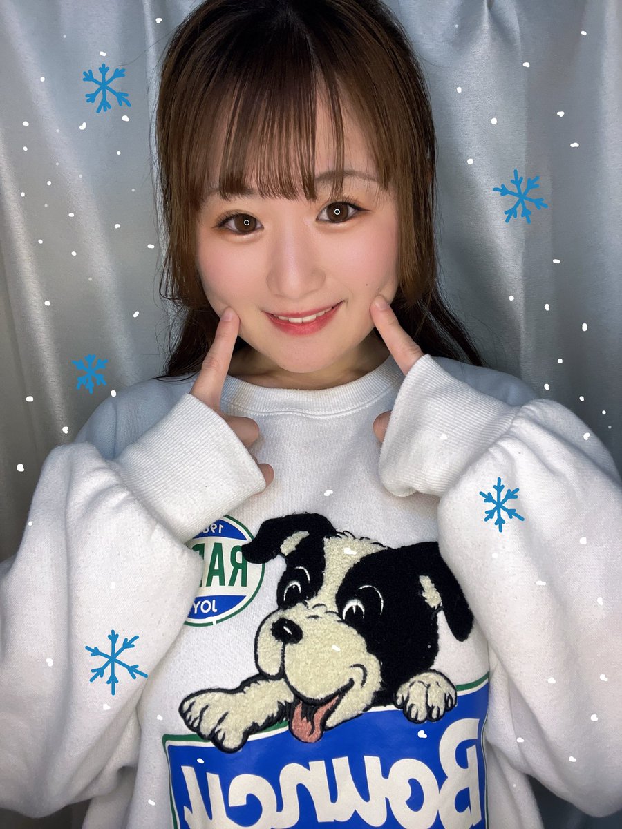 こんちゃー！！ 雪に出会えてないから、自分で降らせました❄️ 写真の