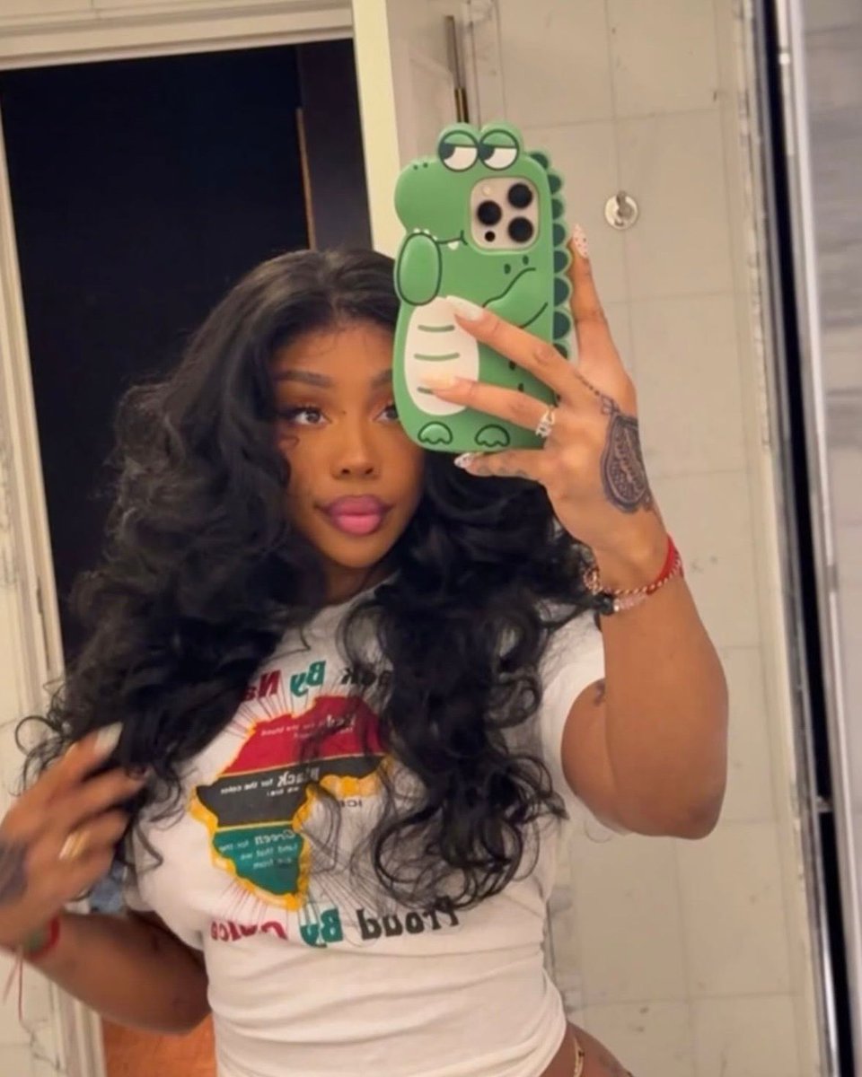 glittermagazine's tweet image. SZA looks gorgeous in recent selfie. 📸🌻🧡

#SZA