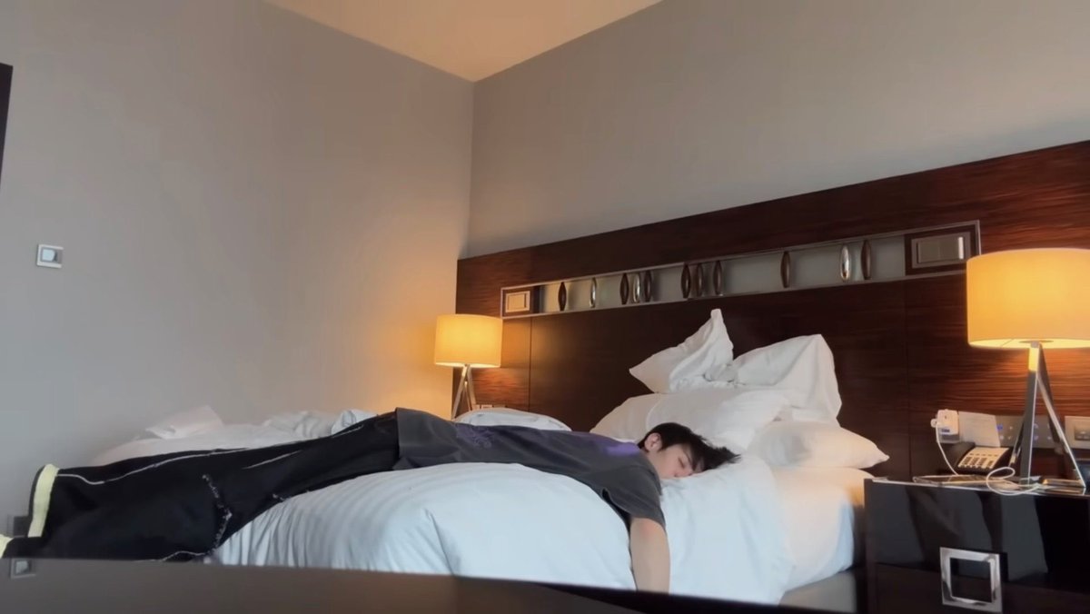 yourb2utylight_'s tweet image. “What fun things do you do on your free time?”

me: