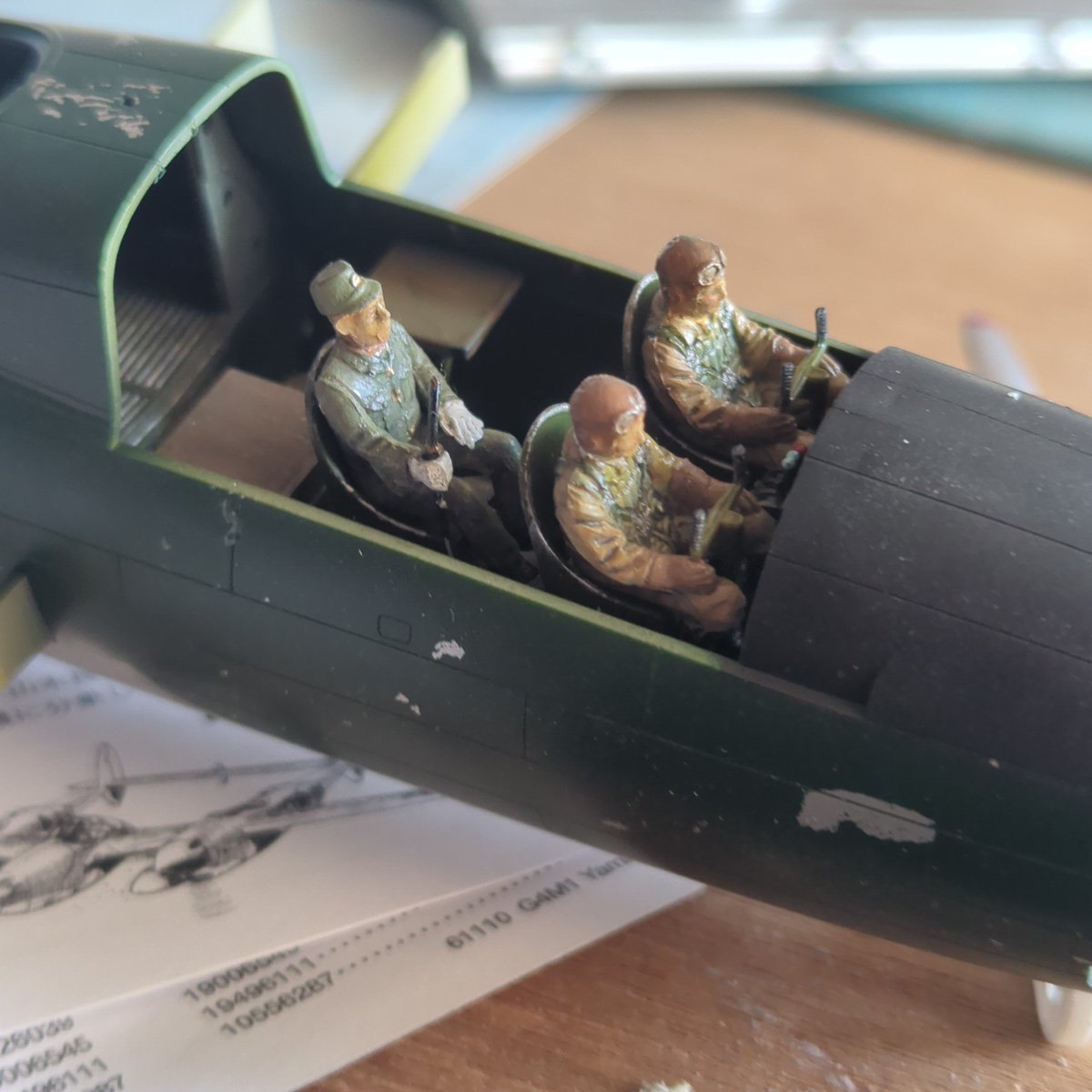 hit26's tweet image. #一式陸攻
アドミラル56に乗っていただいた。
こんな感じでいいんじゃない？
キャノピーつけたらわからんじゃろ。
出来れば人形もあと、3人爆撃手と左右銃手が欲しかった