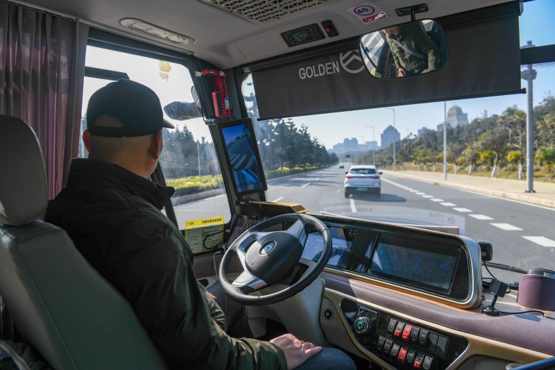 pingtanchina's tweet photo. Autonomous shuttle buses run smoothly as Pingtan makes smart transport breakthrough

https://t.co/R07ggXxtf2

#PingtanIsland #AutonomousShuttle #SmartTransport #TrafficTourism #FujianTech #CoastalTravel #SafeRide #CrossStraitsHub #RefreshingFujian #VisitChina https://t.co/0mjGYosFZZ