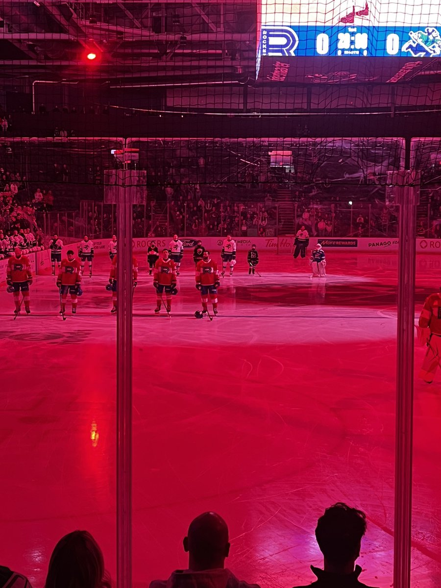 CatiSpitters's tweet photo. For 2 nights, I’m a partial traitor because Big Vinny is in the house. Also seeing him in the starting line up 🙌 @Vincentarseneau https://t.co/IZUeQELjV9