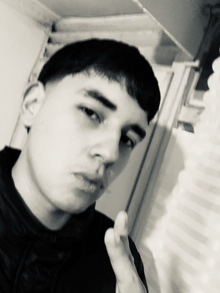 000kill18's tweet image. Una boleta de bad bunny para este pobre hombre?😔