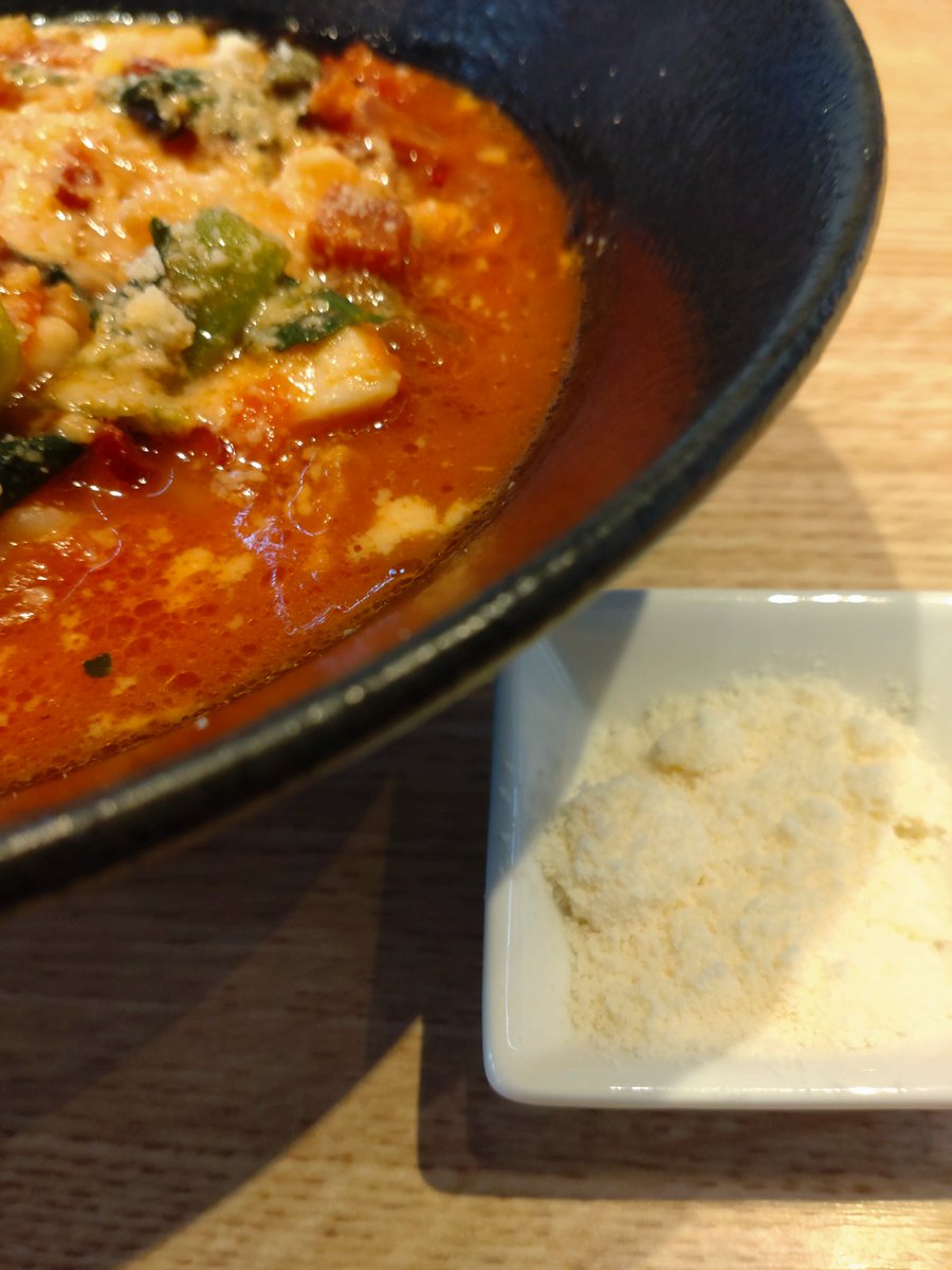 mint06sun's tweet image. 今日は空気が冷たい！いつか行った冬の富山のようだ。

寒いので極上ほたてのスパイストマトスープを食べた😋温まった〜

レシートに付いていたサービス券でチーズを追加😜