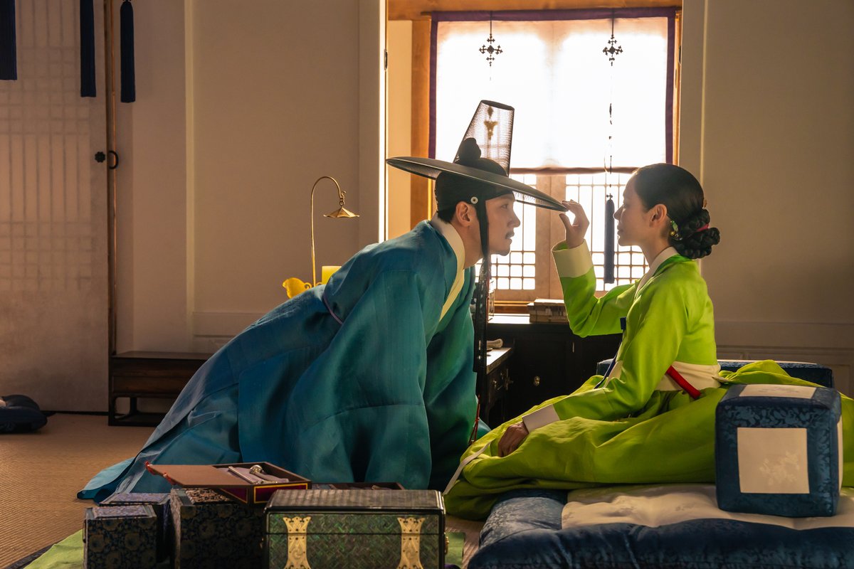 Netflix_PH's tweet image. Even the Joseon dynasty has its share of playboys to stay away from... if you can 👀 Love turns daring and dangerous on The Scandal, starring Son Ye-jin, Ji Chang-wook, and Nana.

#WhatNext #Netflix2026 #KContent