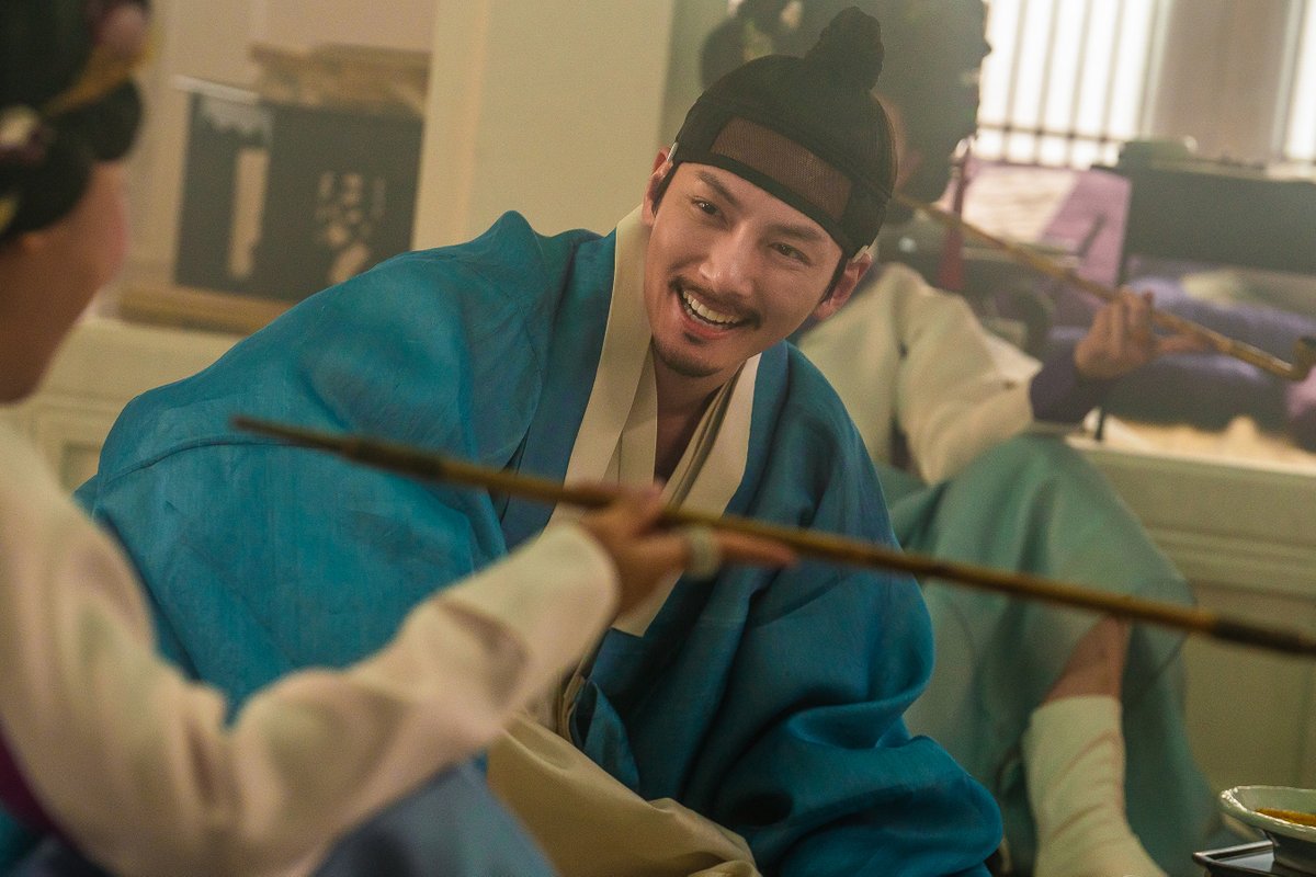 Netflix_PH's tweet image. Even the Joseon dynasty has its share of playboys to stay away from... if you can 👀 Love turns daring and dangerous on The Scandal, starring Son Ye-jin, Ji Chang-wook, and Nana.

#WhatNext #Netflix2026 #KContent