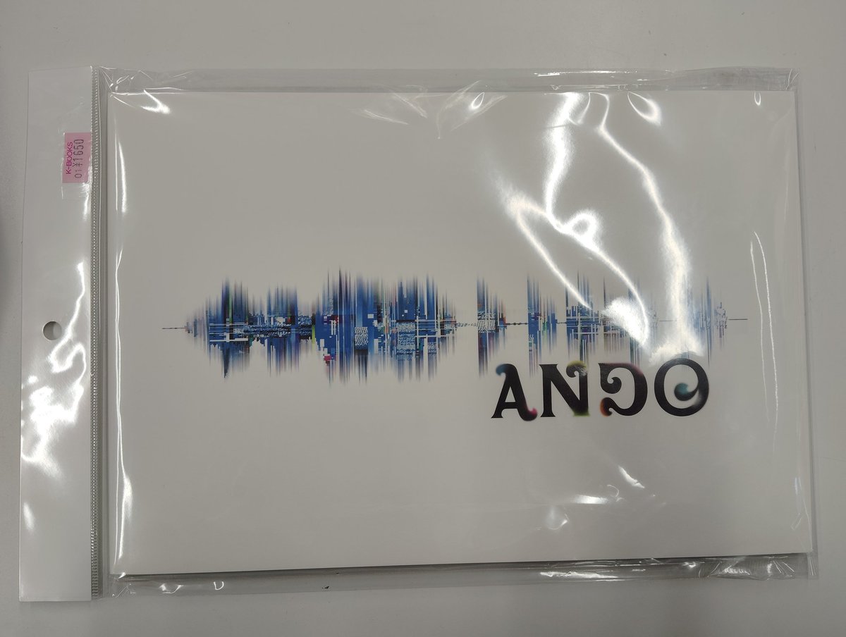 kbooks_cinema's tweet image. 【入荷情報】
 #BandZAI の皆さんが出演される舞台  #ANDO のパンフレットが入荷しました！！
ぜひお買い求めください！
 #kbooks