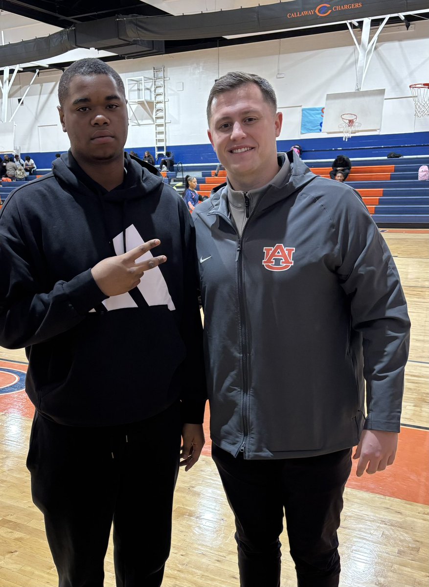 limarcusjones74's tweet photo. Thank you @CoachHoodie for the visit today🐅
@ReggieBuchanan @wpg_coach_rip @coach_tko @ChadSimmons_ https://t.co/EYRE6upWZj