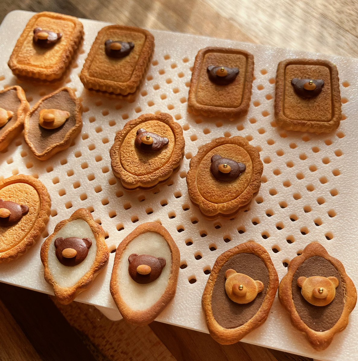 ク(マ)ッキーピアスも作っています𖧷
　
デザインが全て違うので、バラバラに
考えながら製作しました🧸🍪
　
#クッキー　#ハンドメイドアクセサリー
#可愛いピアス　#自由が丘　#handmade 
#TOKYO