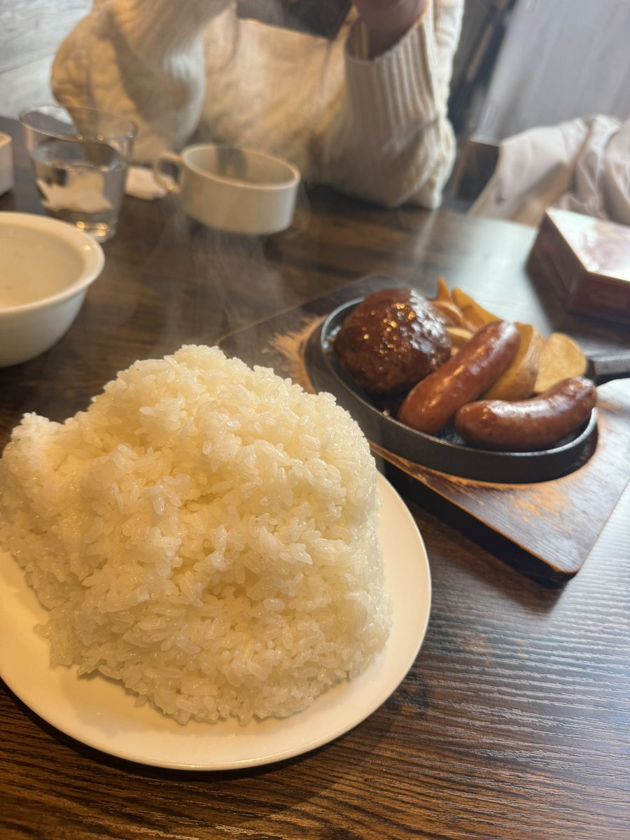 sho_untra's tweet photo. 誰か分からないとクレームが入ったのでアイコン変えました👿
大盛りでご飯2合くるのビビる😌

#kitchenEAT
#郡山 https://t.co/69QmaKNL6y