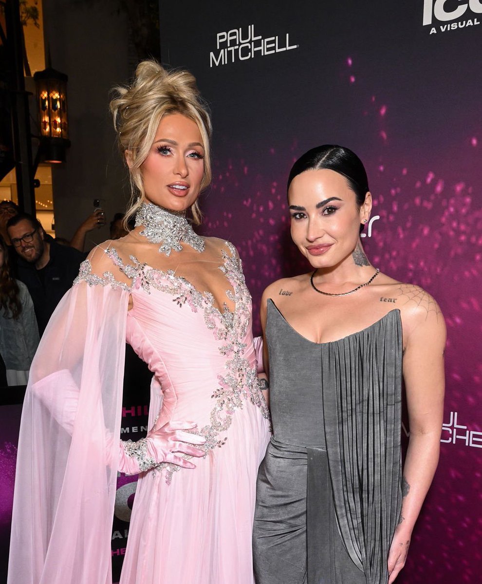 portallovato's tweet image. Belíssima! 

📸 | Demi Lovato hoje (20) na premiere do “Infinite Icon: A Visual Memoir”, novo documentário de Paris Hilton.