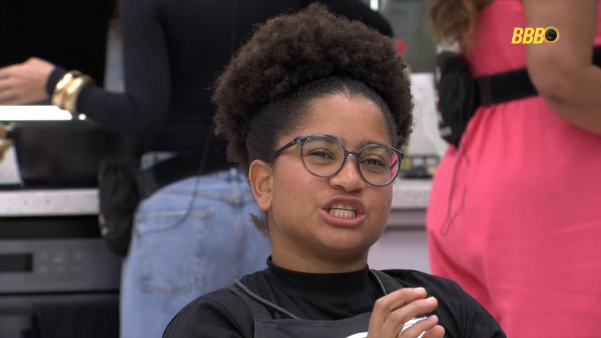 canalantenados's tweet image. Milena: "Amanhã vou tomar ice."

Ana Paula: "Para de graça!"

Milena: "Amanhã, eu quero que você faça uma maquiagem bem bafônica em mim. Vou usar biquíni também, vou me maquiar, vou fazer tudo o que eu posso." #BBB26