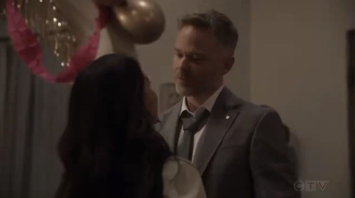 alyssawopez's tweet image. HOLD ONNNNNNN wopez kiss in the big 2026… did we finally make it out??!? #therookie