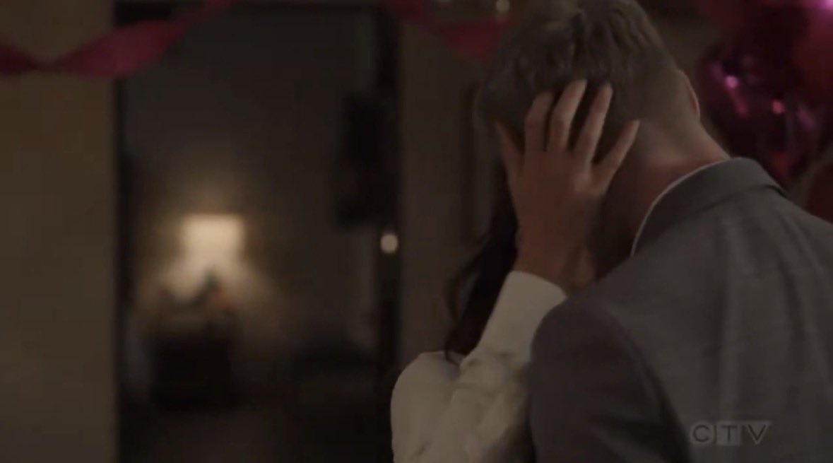 alyssawopez's tweet image. HOLD ONNNNNNN wopez kiss in the big 2026… did we finally make it out??!? #therookie