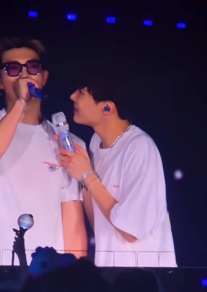 icedhoseok's tweet image. look at him 😭😭😭😭