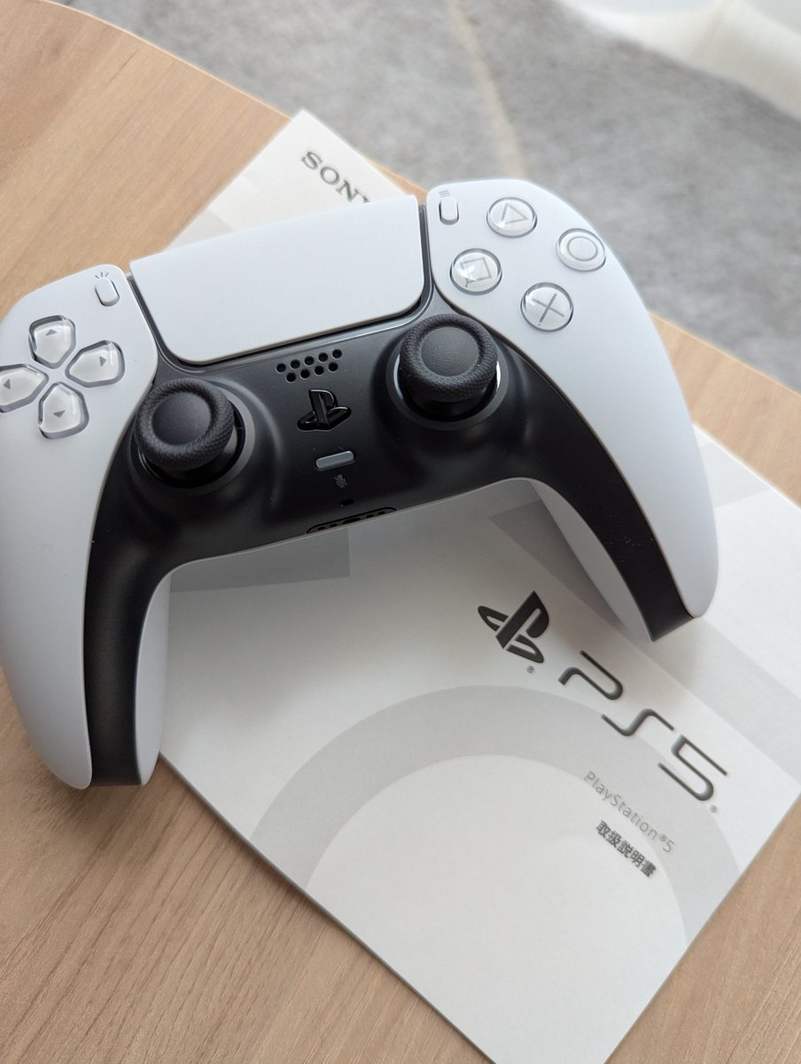 ゲーム機買って大喜びで開封の儀🎮
PS2捨ててから(私が邪魔と言ったから🤣)今日まで良く我慢したね😊充分堪能してくれ😎👍
＃最初は𝐆𝐫𝐚𝐧𝐓𝐮𝐫𝐢𝐬𝐦𝐨
＃次は娘がSwitch2買うらしい