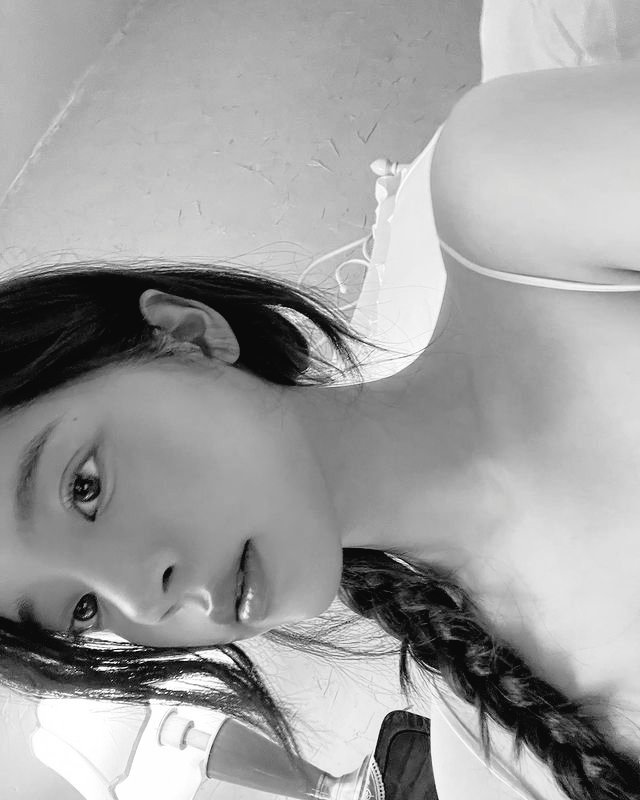 ㅤ 

“Lagi ga enak                         “Lagi ga? Enak
badan kamu?”                        badan kamu”

 ㅤ