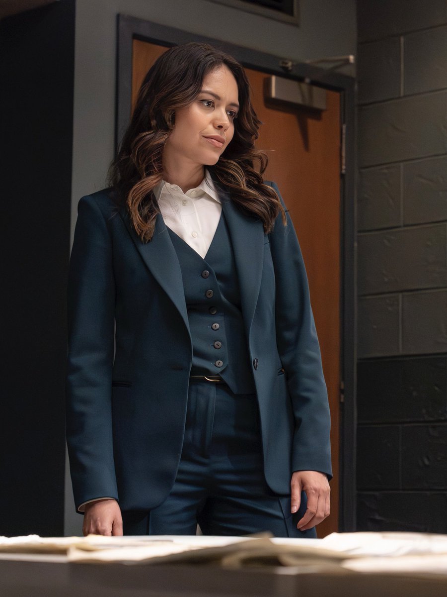 omissyishere's tweet image. angela’s whole look this season… insane #therookie