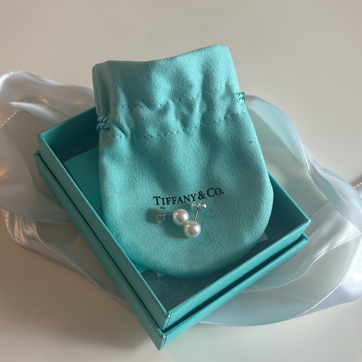 銀座ティファニーでパールピアスを購入🤍

ちょっと見てみようかな〜くらいのテンションで入店したけど、値上げ当日だったから店舗はほぼ貸切状態でゆっくり接客していただけた。少し損したかなと思ったけども殺伐とした雰囲気が苦手だから、結果昨日購入で良かったと自分を言い聞かす😂