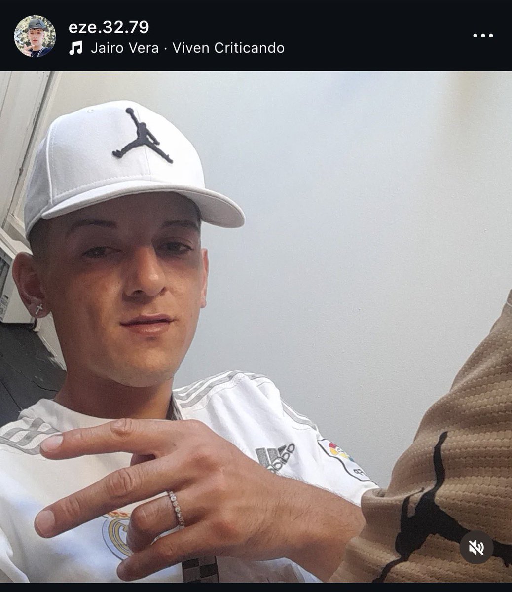 Los patriotas de “Montevideo Más Linda” limpiaron y pintaron la Universidad de la República
24 horas después un mugriento fue y vandalizó el laburo de mucha gente
El pincel de Dios no falla nunca