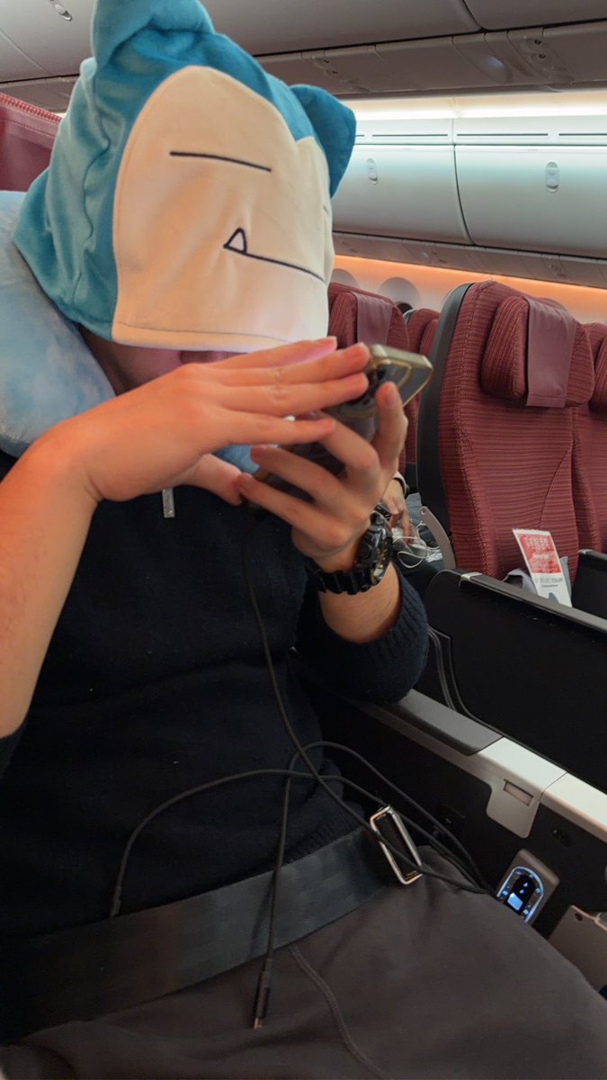 mineral_paragon's tweet image. ツーソン到着
いつも飛行機に乗ったら5分以内に寝てしまう病なのに 今回は珍しく起きてたので久しぶりに動画撮った。
初手の関空から飛行機の遅延に遭いトラブル続きでしたが何とかたどり着いた✈️

明日から搬入に買付に頑張ります！

#tucson #minerals #japanesestone #paragon