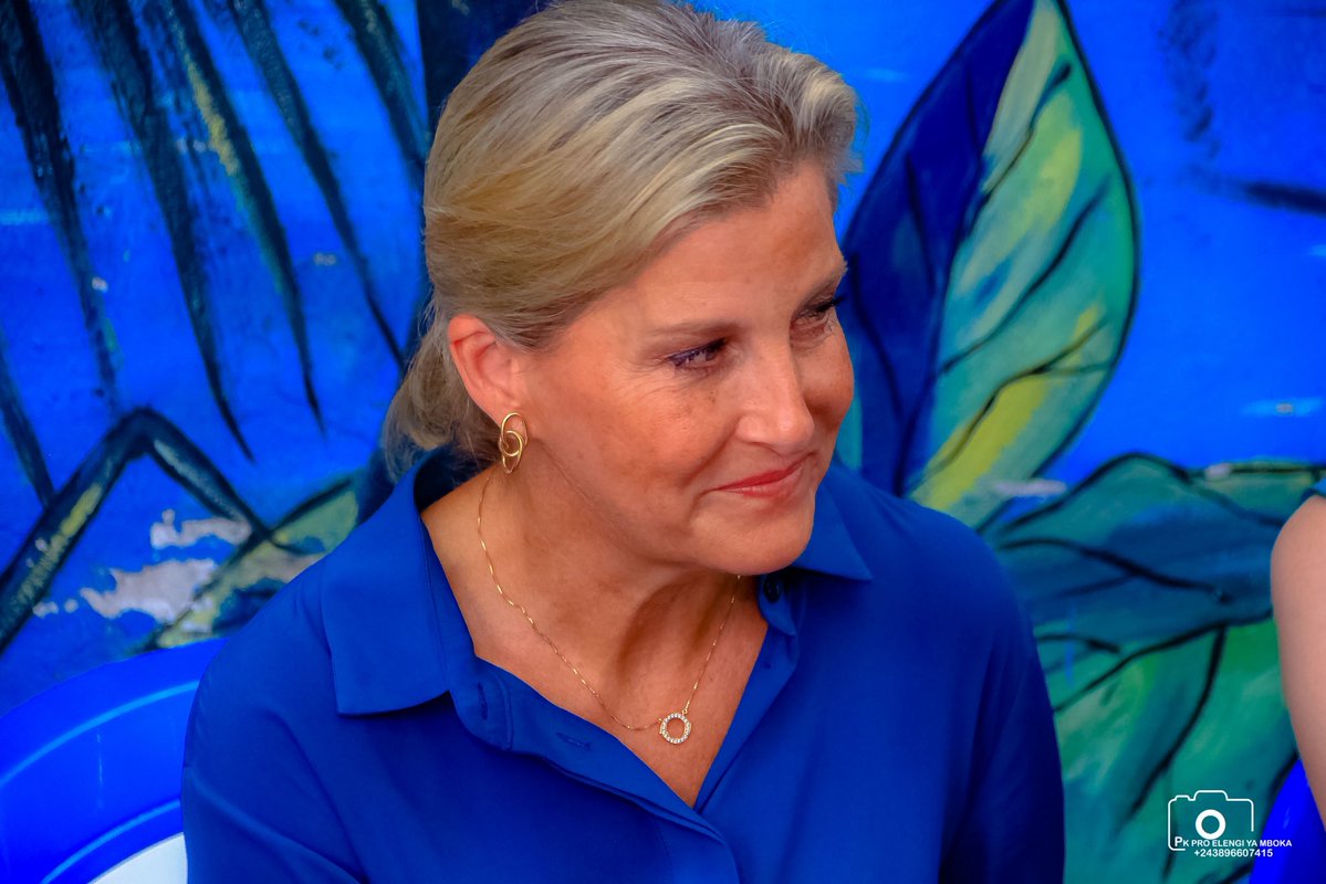 annytenga's tweet image. Congolese women survivors from Goma, Makala prison, and I join our voices to honor the @RoyalFamily and wish @servinhsophie a joyful and blessed birthday. 
May her kindness and grace continue to shine ✨ even brighter in a world yearning for #peace : be it in the #DRC, #Sudan,…