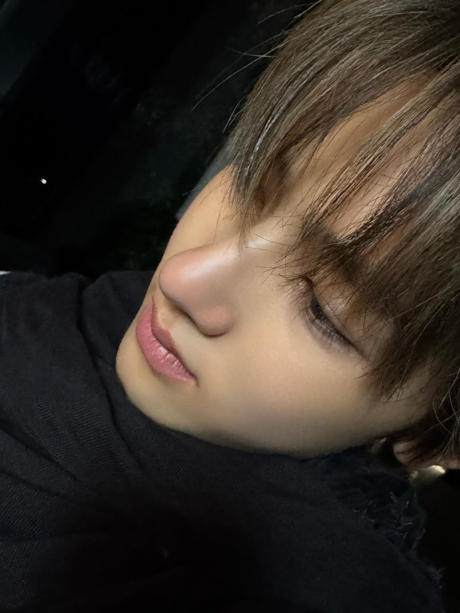 eomppuccino's tweet photo. 패숑뮤비엉현이는진짜뭐엿을까……….. https://t.co/CazAlFV8XD