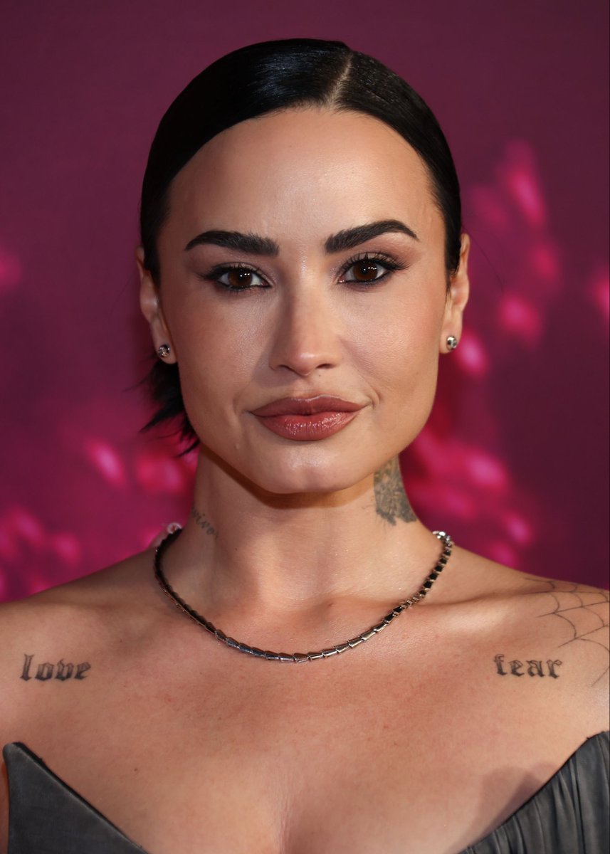 portallovato's tweet image. LINDA 🥹