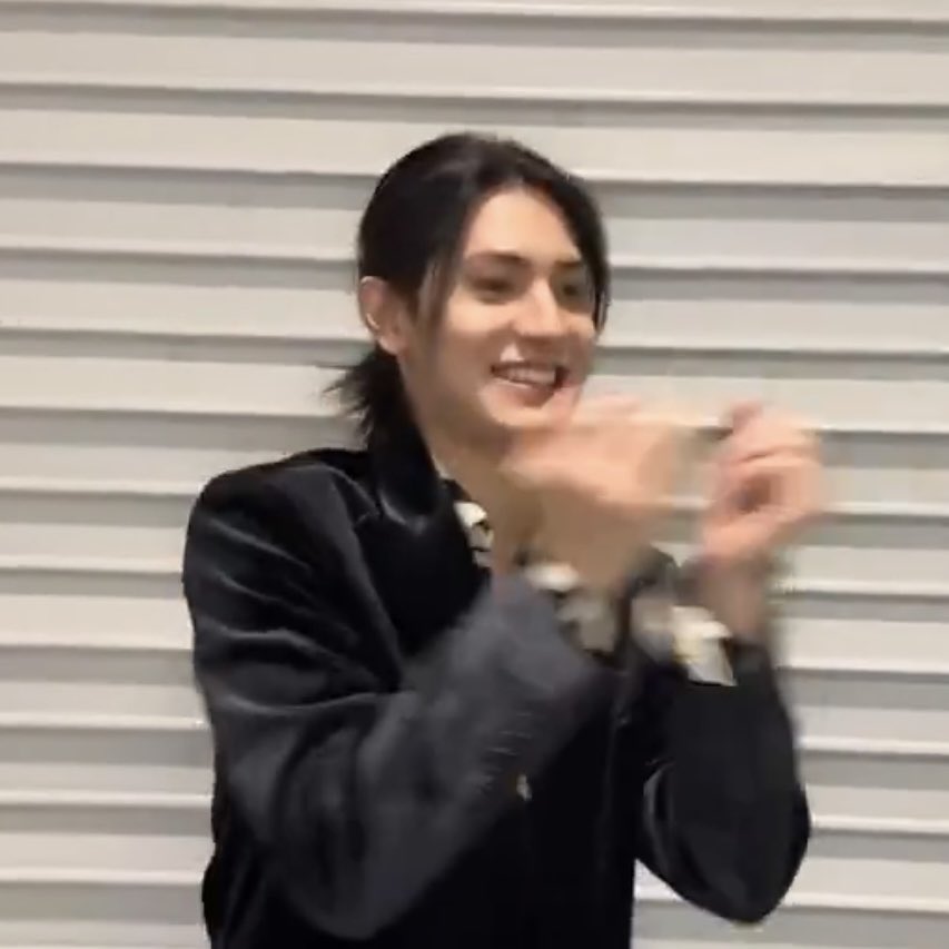 어젠 락의신보여주셧다가 오늘은큐티신보여주고
냉탕갓다온탕갓다 사람 진짜미치게만들음