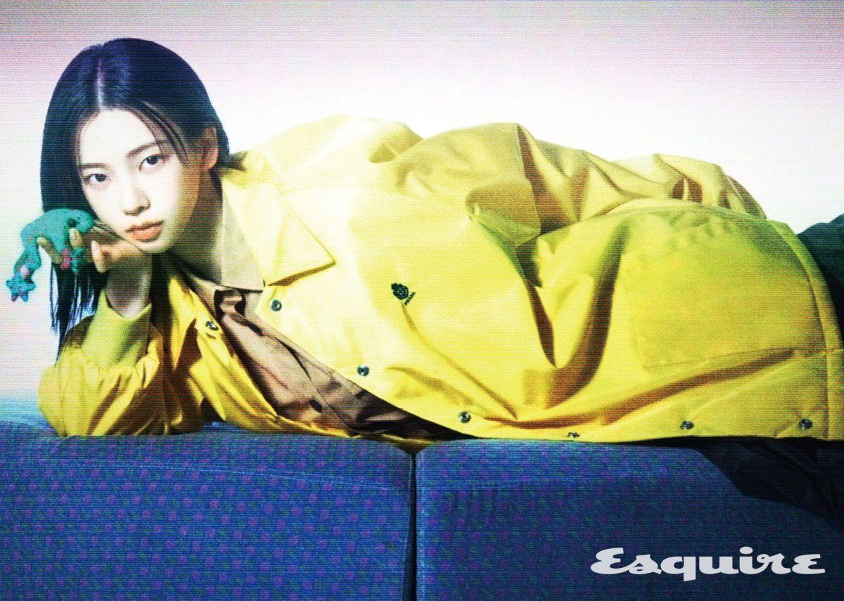 sunshine_080507's tweet image. KARINA for Esquire Korea x Prada