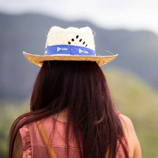 Pinar del Río tiene una belleza inspiradora.  Valles verdes, mogotes majestuosos y el mejor tabaco del mundo. Una experiencia natural única, recomendada para quienes buscan la paz en el corazón de la tierra cubana.

#CubaUnica #CubaTravel #PrinarDelRíoTravel