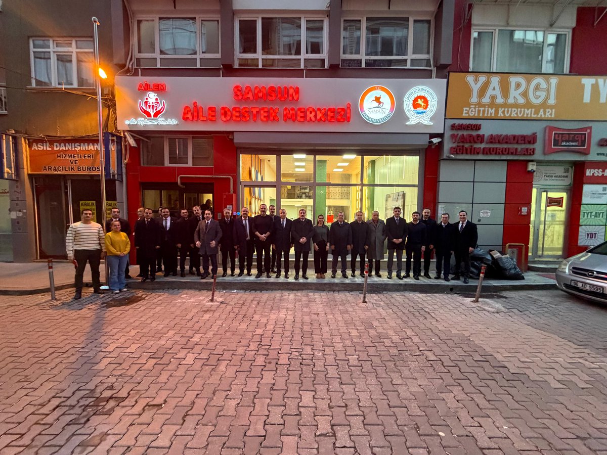 TCSamsunValilik's tweet photo. 📍#Samsun Aile Destek Merkezi (#SADEM)

📌Valiliğimizin koordinasyonunda, Büyükşehir Belediyesi ve kamu kurumlarımızın iş birliğinde uygulanmaya başlanan Çocuklarımızda ve Gençlerimizde Sosyal Yaşam Becerilerini Güçlendirme Projesi ile SADEM tarafından yürütülen diğer çalışmaların görüşüldüğü toplantı;

Valimiz Sayın @orhantavli_'nın başkanlığında, İlçe Kaymakamlarımız ve SADEM personelinin katılımıyla gerçekleştirildi.

📌Çocuklarımızda ve Gençlerimizde Sosyal Yaşam Becerilerini Güçlendirme Projesi ile, çocuklarımızı ve gençlerimizi sosyal hayatta güçlendirerek ve ailelerini bilinçlendirerek olumsuz her türlü etkiden korumak, topluma faydalı bireyler yetiştirmek amaçlanmaktadır.

#AİLEM
#AileToplumunTemelidir