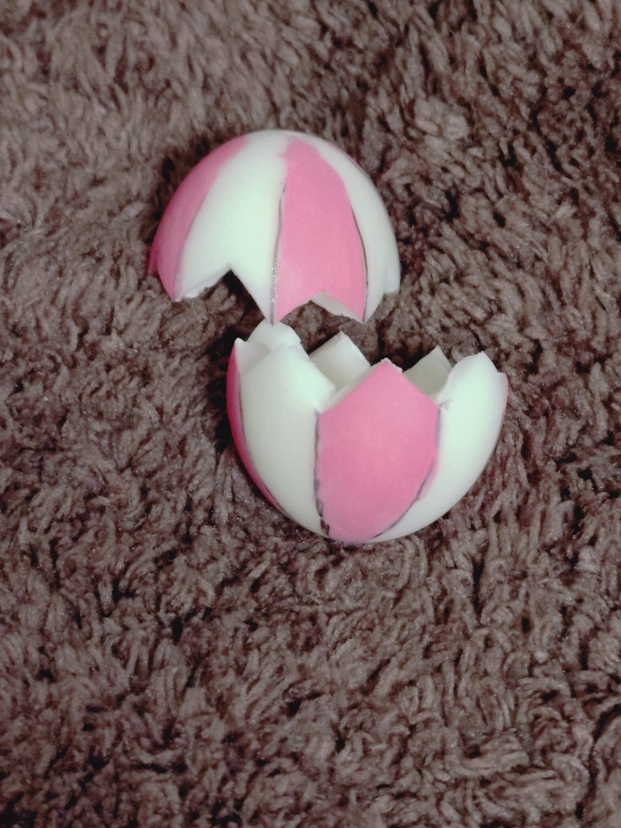 kaori_dring's tweet photo. 🥚割れました
何になっていくでしょうか

#花騎士11周年 https://t.co/hZDXyJBhdt