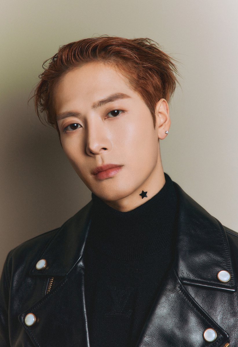 Kpop_Herald's tweet image. .@JacksonWang852 showcased his global presence by debuting an unreleased new song at the Louis Vuitton FW26 menswear show in Paris. The track was produced by @Pharrell and features @PUSHA_T drawing major attention at the fashion event.

#JacksonWang #LouisVuitton #LVMenFW26