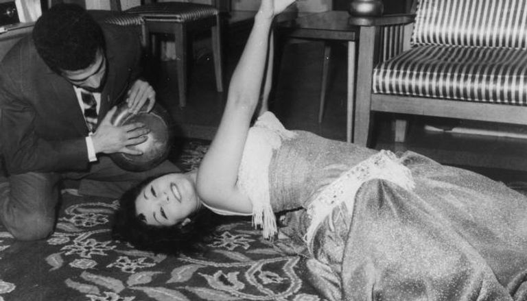 «راقصة الملوك والرؤساء» سهير زكي تتعرض لوعكة صحية 