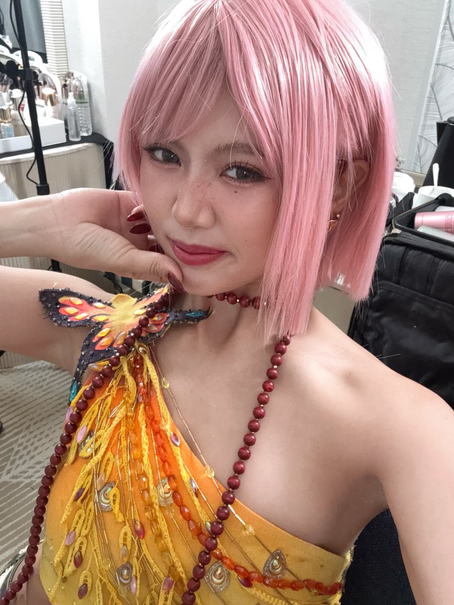 bini_maloi's tweet image. hulaan nyo kaninong wig ito #BINI