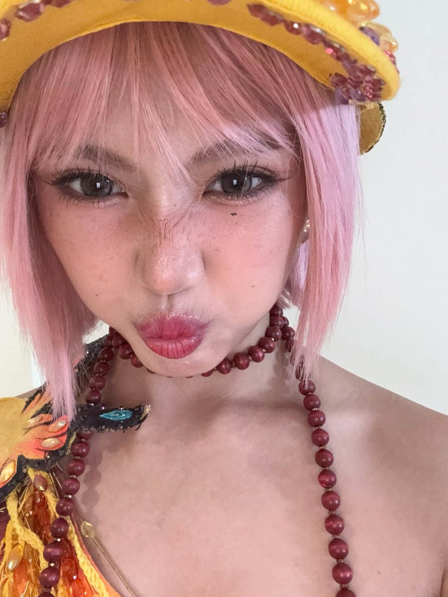 bini_maloi's tweet image. hulaan nyo kaninong wig ito #BINI