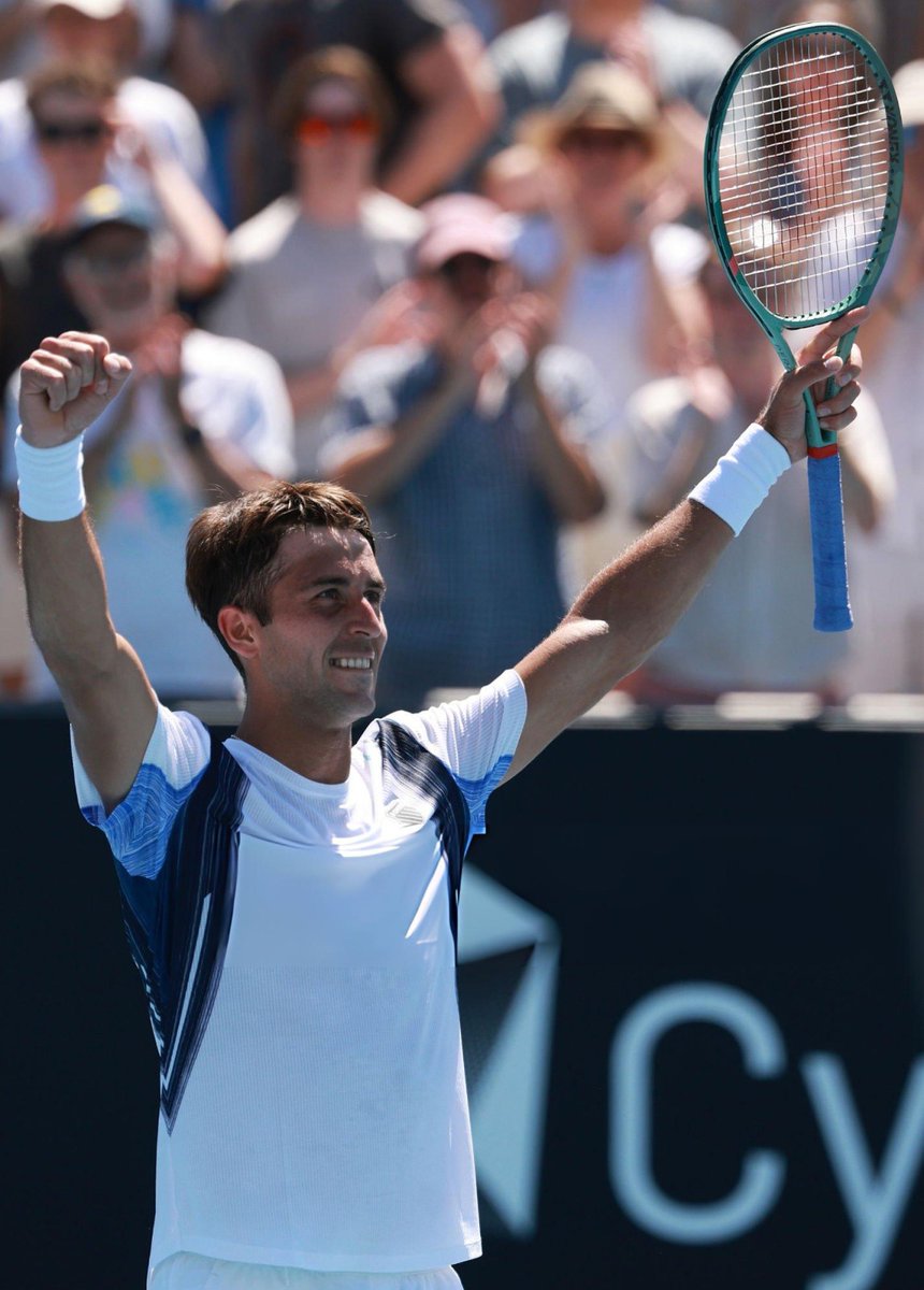Tiempodetenis1's tweet image. TOMÁS MARTÍN ETCHEVERRY.

Otro gran triunfo del argentino para avanzar a tercera ronda del Australian Open: 7-6 (4), 6-1 y 6-3 a Arthur Fery.

🇦🇷🇦🇷🇦🇷🇦🇷🇦🇷