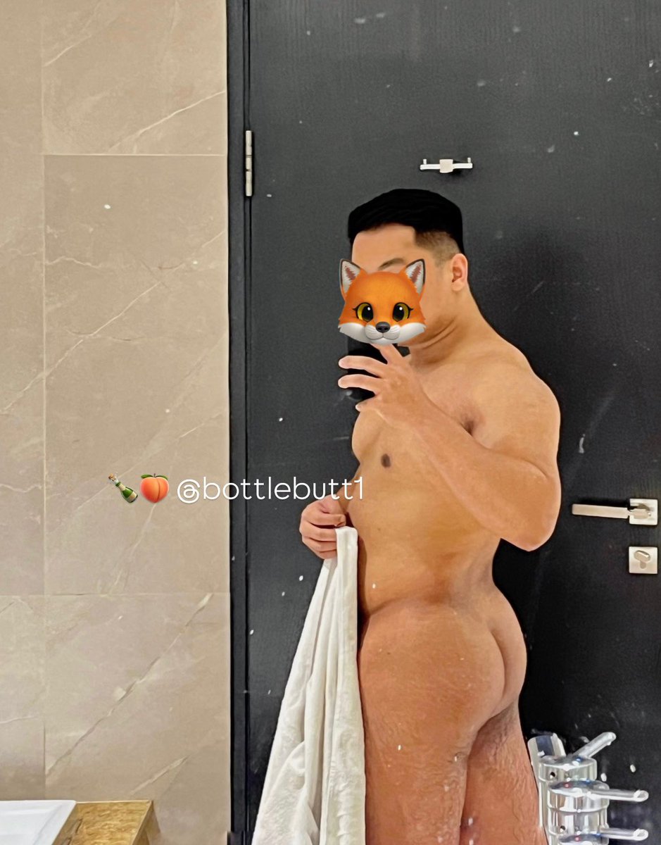 🍾🍑 tweet media