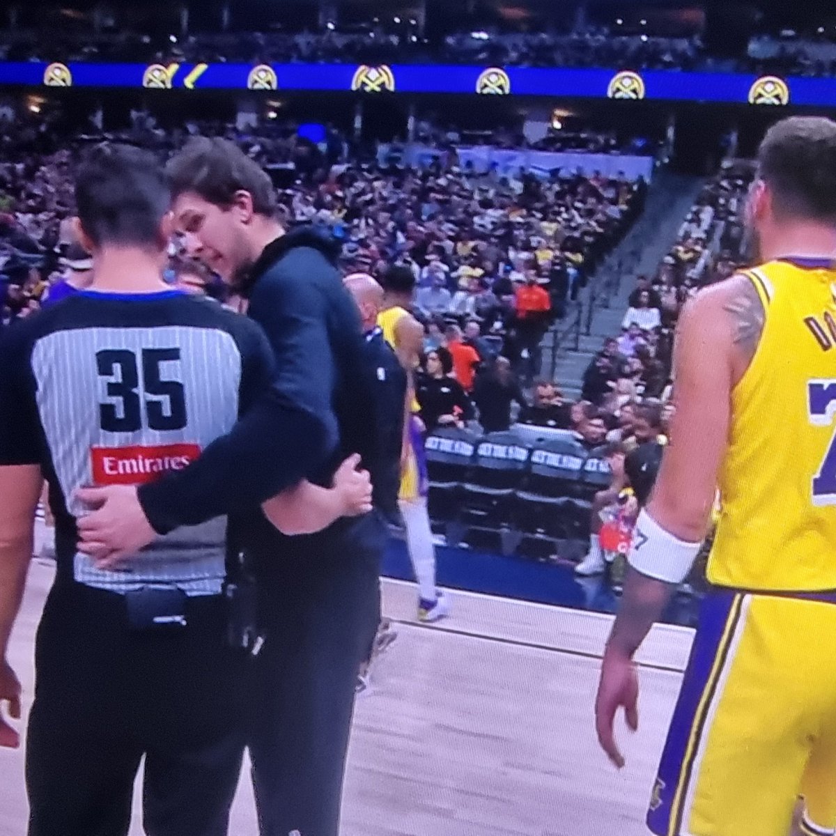 Lakers Yaoi tweet media