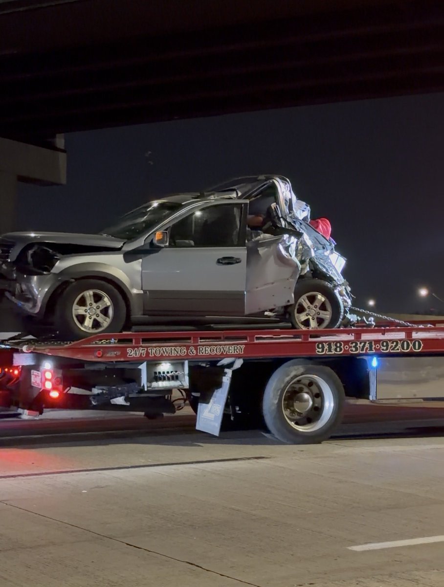 TotalNewsTulsa's tweet photo. Woman hospitalized after a semi rear ended an SUV on 244 WB Near Garnett at around 8:30pm Tuesday night #wreck #tulsa #news https://t.co/ofWuEviqbi