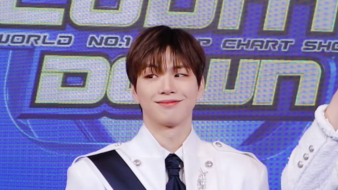 __dewniel's tweet image. 👤 : 니애랔 
부른순간 표정변화가 웃김 ㅋㅋㅋㅋㅋㅋㅋㅋㅋㅋ